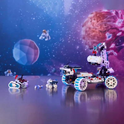 Gambar LEGO Technic Lunar Outpost Moon Rover Set 1082 Pcs 42211 - Putih