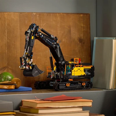 Gambar LEGO Technic Volvo Ec500 Hybrid Excavator Set 2359 Pcs 42215 - Hitam