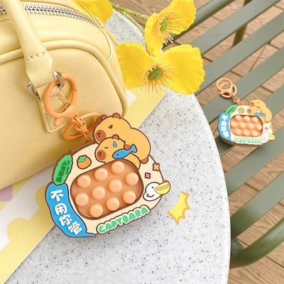 Gambar Capybara Gantungan Kunci Pinch Music Random