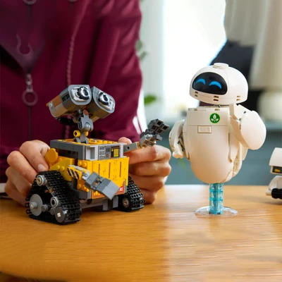 Gambar LEGO Disney Wall E & Eve Set 811 Pcs 43279 - Putih/kuning