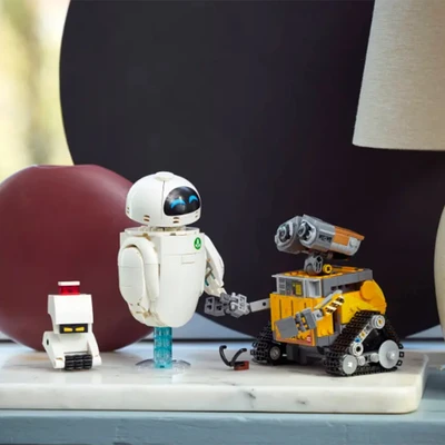 Gambar LEGO Disney Wall E & Eve Set 811 Pcs 43279 - Putih/kuning