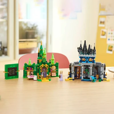 Gambar LEGO Wicked Emerald City & Kiamo Ko Castle Set 860 Pcs 75689 - Hijau/hitam