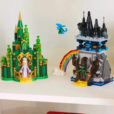 Gambar LEGO Wicked Emerald City & Kiamo Ko Castle Set 860 Pcs 75689 - Hijau/hitam