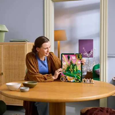 Gambar LEGO Wicked Emerald City Wall Art Set 1518 Pcs 75685 - Hijau/pink