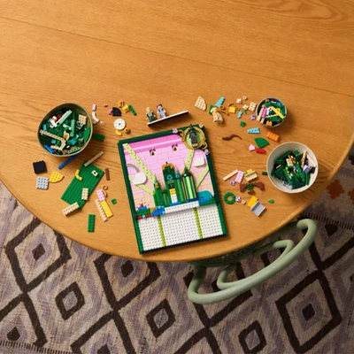 Gambar LEGO Wicked Emerald City Wall Art Set 1518 Pcs 75685 - Hijau/pink