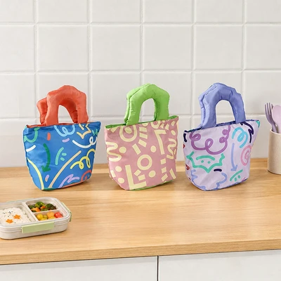 Gambar Ataru Tas Bekal Makanan Colorful Doodle Cloud Random