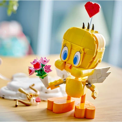 Gambar LEGO Looney Tunes Sweetheart Tweety Bird Set 412 Pcs 40824 - Mix