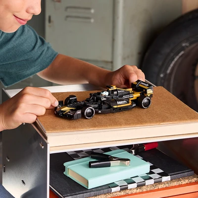 Gambar LEGO Speed Champions Apxgp Team Race Car F1 The Movie Set 268 Pcs 77252 - Hitam