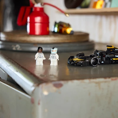 Gambar LEGO Speed Champions Apxgp Team Race Car F1 The Movie Set 268 Pcs 77252 - Hitam