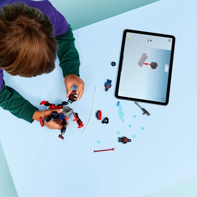 Gambar LEGO Marvel Miles Morales Mech Vs Spiderman 2099 Set 135 Pcs 76337 - Mix