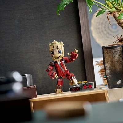 Gambar LEGO Marvel Ravager Jumpsuit Groot Set 604 Pcs 76341 - Mix