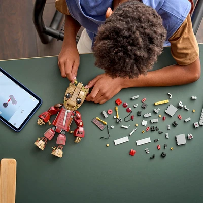 Gambar LEGO Marvel Ravager Jumpsuit Groot Set 604 Pcs 76341 - Mix