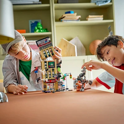 Gambar LEGO Marvel Spider-man Vs Mysterio The Daily Bugle Set 781 Pcs 76342 - Mix