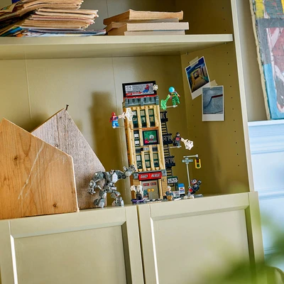 Gambar LEGO Marvel Spider-man Vs Mysterio The Daily Bugle Set 781 Pcs 76342 - Mix