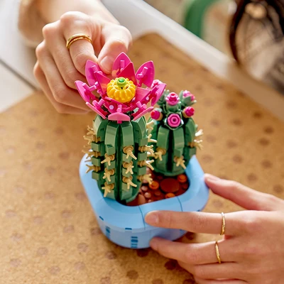 Gambar LEGO Botanicals Flowering Cactus  Set 482 Pcs 11509 - Mix