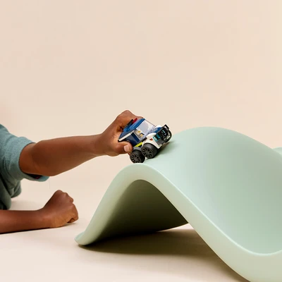 Gambar LEGO City Rides Police Truck Set 71 Pcs 60481 - Biru