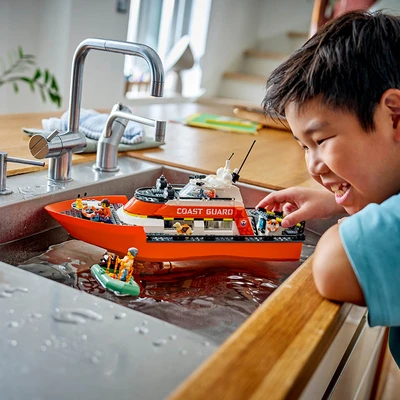 Gambar LEGO City Coast Guard Rescue Boat Set 742 Pcs 60504 - Mix