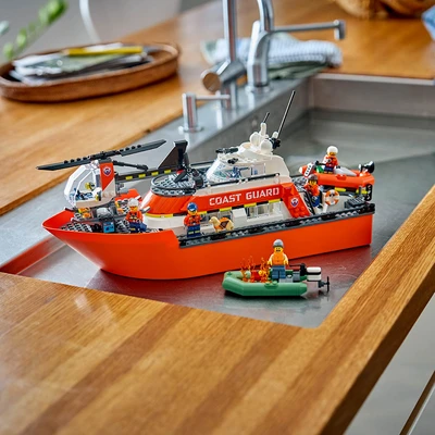 Gambar LEGO City Coast Guard Rescue Boat Set 742 Pcs 60504 - Mix