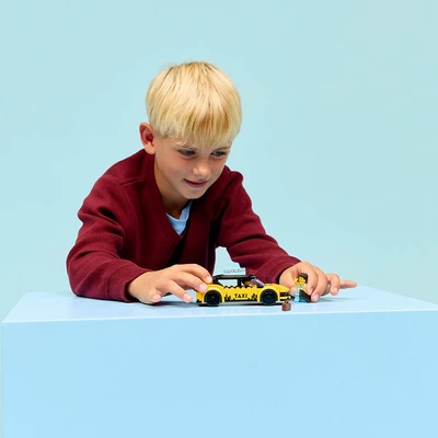 Gambar LEGO City Yellow Taxi Set 122 Pcs 60487 - Kuning