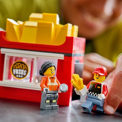 Gambar LEGO City Fries Food Truck Set 216 Pcs 60488 - Merah/hitam