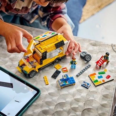 Gambar LEGO City The Van Set 276 Pcs 60500 - Kuning