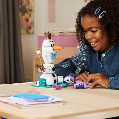 Gambar LEGO Disney Olaf & Brunis Picnic Fun Set 478 Pcs 43287 - Putih