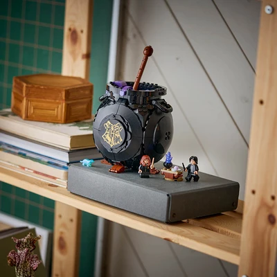 Gambar LEGO Harry Potter Cauldron Secret Potions Classroom Set 652 Pcs 76464 - Hitam