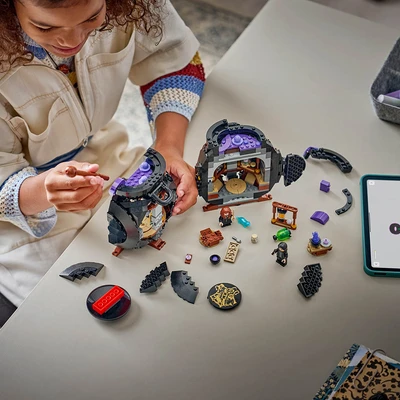 Gambar LEGO Harry Potter Cauldron Secret Potions Classroom Set 652 Pcs 76464 - Hitam