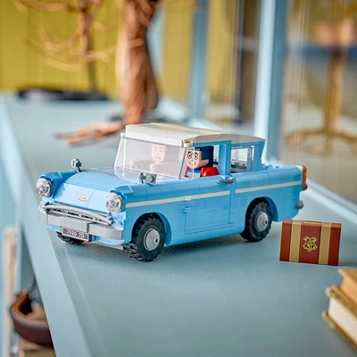 Gambar LEGO Harry Potter Enchanted Flying Ford Anglia Set 868 Pcs 76470 - Biru