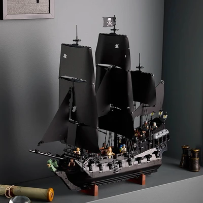 Gambar LEGO Icons Captain Jack Sparrows Pirate Ship Set 2862 Pcs 10365 - Hitam