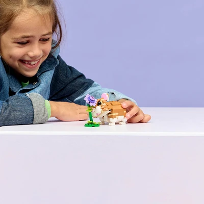 Gambar LEGO Creator 3 In 1 Cute Hamster A Flower Set 166 Pcs 31376 - Cokelat