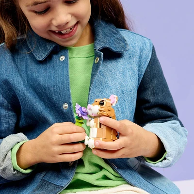 Gambar LEGO Creator 3 In 1 Cute Hamster A Flower Set 166 Pcs 31376 - Cokelat