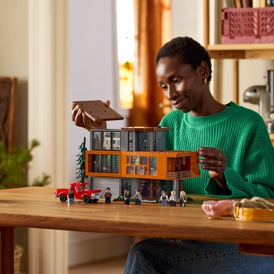 Gambar LEGO Ideas Twilight The Cullen House Set 2001 Pcs 21354 - Cokelat/abu-abu