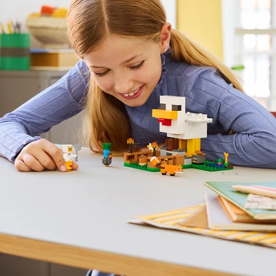 Gambar LEGO Minecraft Chicken Farm Set 233 Pcs 21585 - Mix