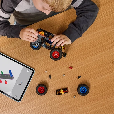 Gambar LEGO Technic Monster Jam Grave Digger Fire & Ice Pull Back Set 263 Pcs 42219 - Hitam