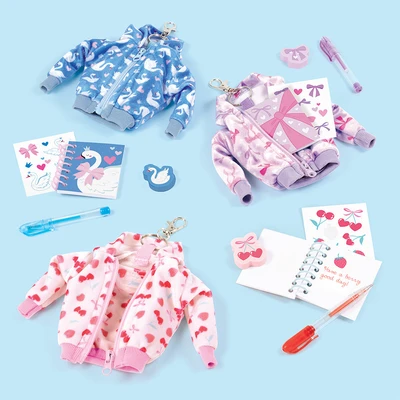 Gambar Make It Real Set Gantungan Kunci Mini Hoodies & Alat Tulis Random