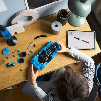 Gambar LEGO Technic Chevrolet Corvette Stingray Set 732 pcs 42217 - Biru