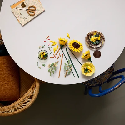 Gambar LEGO Botanicals Sunflower Bouquet Set 686 Pcs 11502 - Kuning/hijau