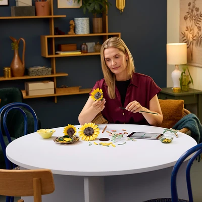 Gambar LEGO Botanicals Sunflower Bouquet Set 686 Pcs 11502 - Kuning/hijau