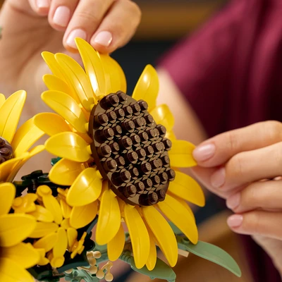 Gambar LEGO Botanicals Sunflower Bouquet Set 686 Pcs 11502 - Kuning/hijau