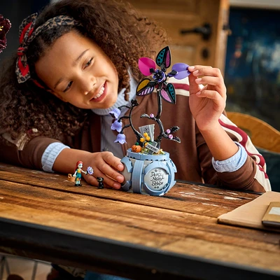 Gambar LEGO Disney Sallys Flowerpot Set 346 Pcs 43288 - Mix