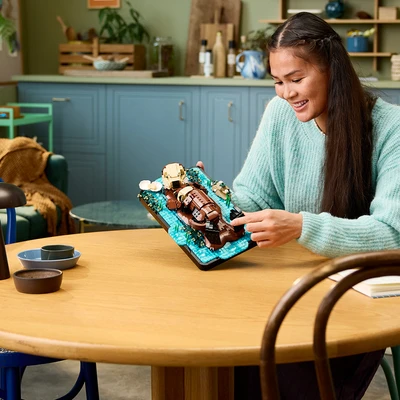 Gambar LEGO Ideas Floating Sea Otters Set 1234 Pcs 21366 - Cokelat