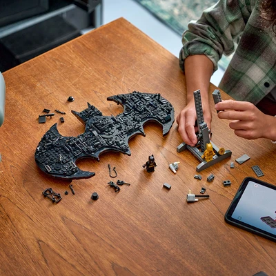 Gambar LEGO Dc Batman Logo Set 678 Pcs 76330 - Hitam