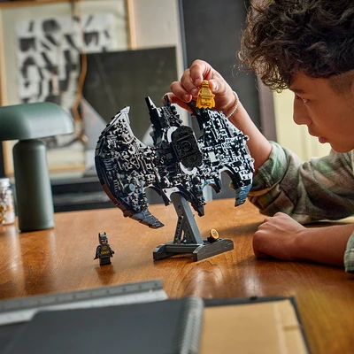 Gambar LEGO Dc Batman Logo Set 678 Pcs 76330 - Hitam