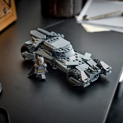 Gambar LEGO Dc Batman V Superman Batmobile Set 220 Pcs 76331 - Abu-abu