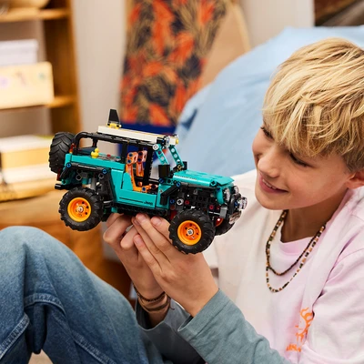 Gambar LEGO Technic Jeep Wrangler Rubicon Suv Set 723 Pcs 42227 - Hijau