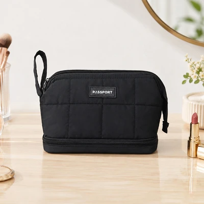 Gambar Passport Chloe Tas Kosmetik Polyester - Hitam