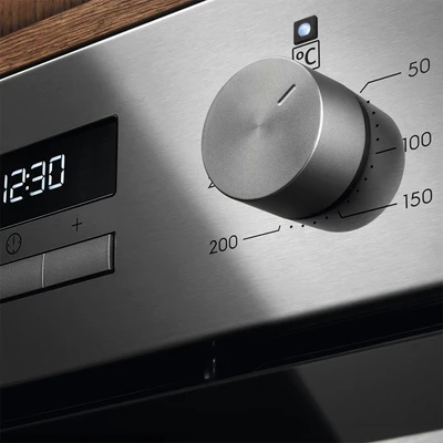 Gambar Electrolux Oven Tanam 65 Liter KOHGE00BX - Silver