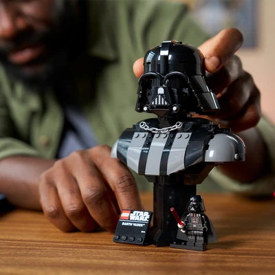 Gambar LEGO Star Wars Darth Vader Bust Set 349 pcs 75439 - Hitam