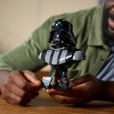 Gambar LEGO Star Wars Darth Vader Bust Set 349 pcs 75439 - Hitam